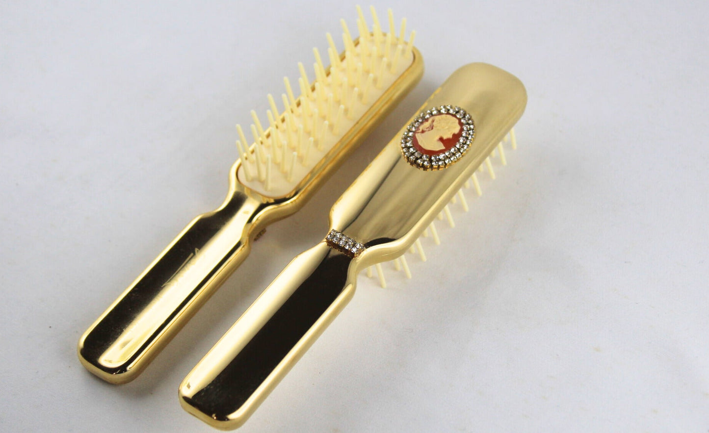 Spazzola Oro con Cammeo Corallo e Swarowski