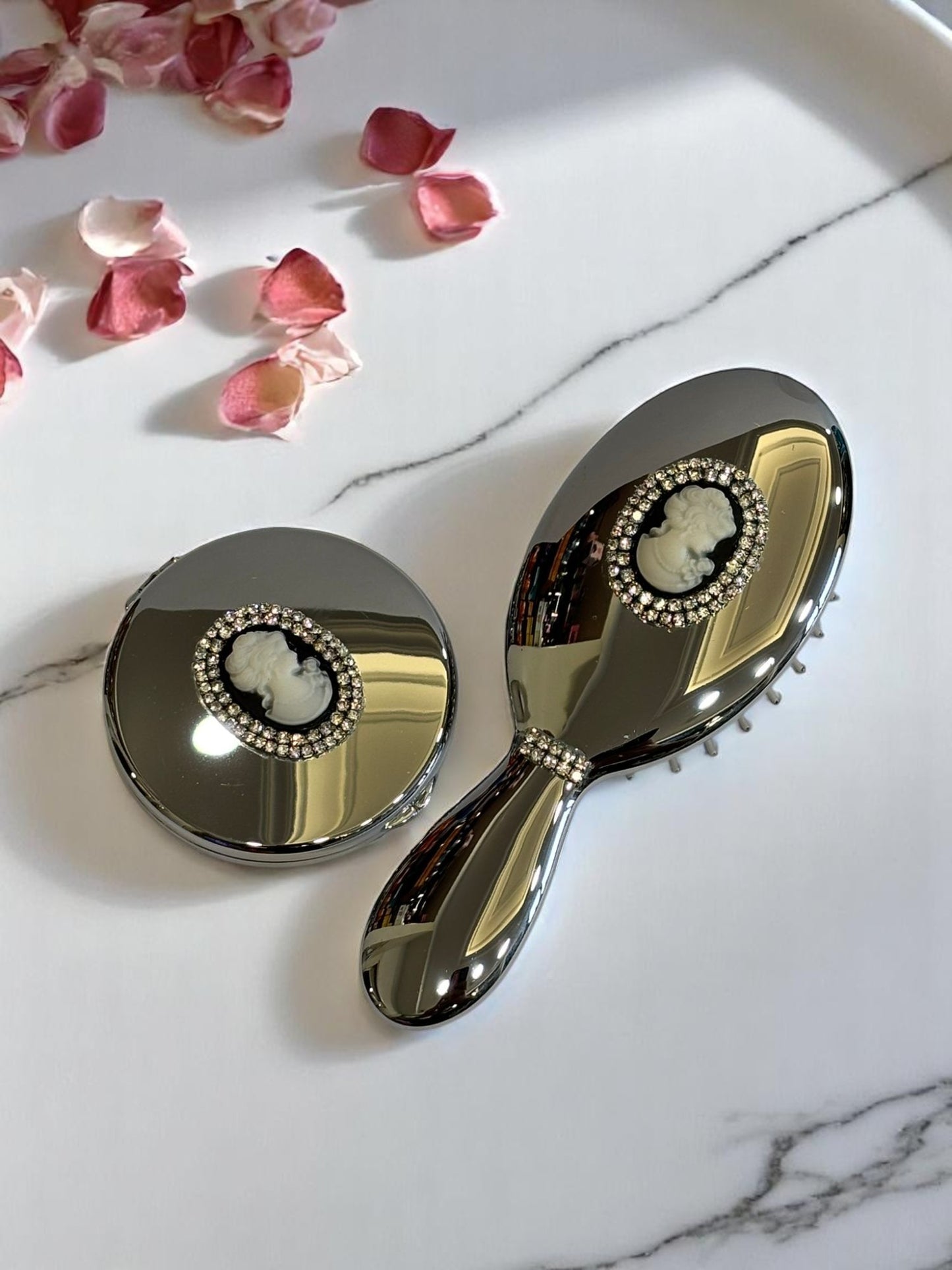Linea Margherita-Set Spazzola e Specchietto con Cammeo e Swarovski™
